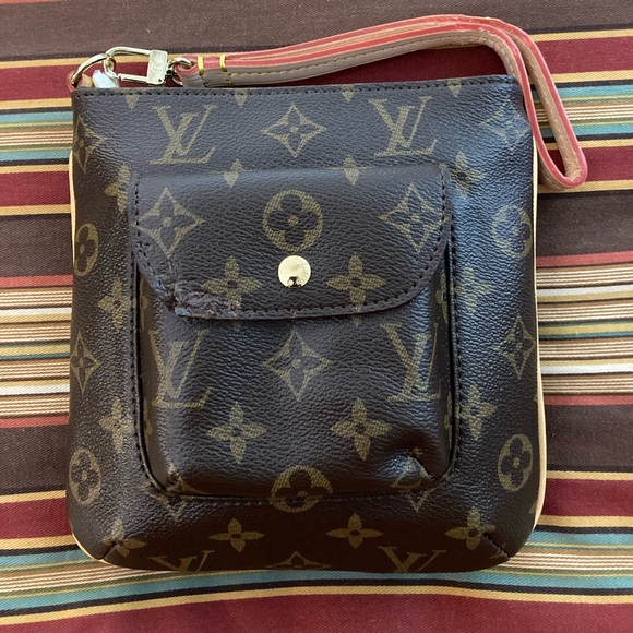 Louis Vuitton Monogram Partition Wristlet/Clutch - Picture 1 of 16